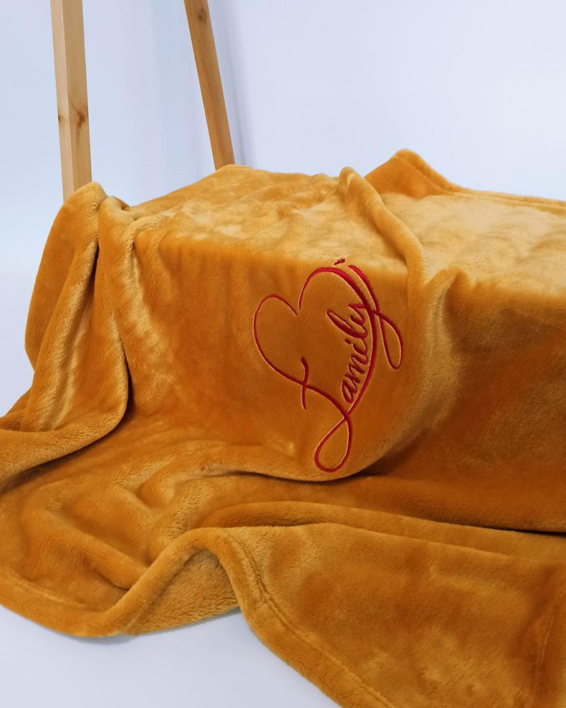 Плед дитячий Помаранчевий з вишивкою Family велсофт Penetka 95x85 см
