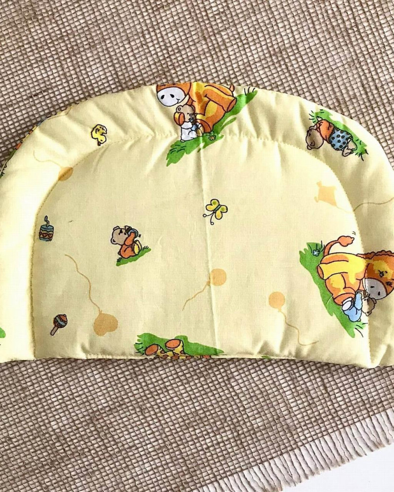 Подушка дитяча із заокругленими кутами Жовті тваринки бязь Penetka 35x22 см